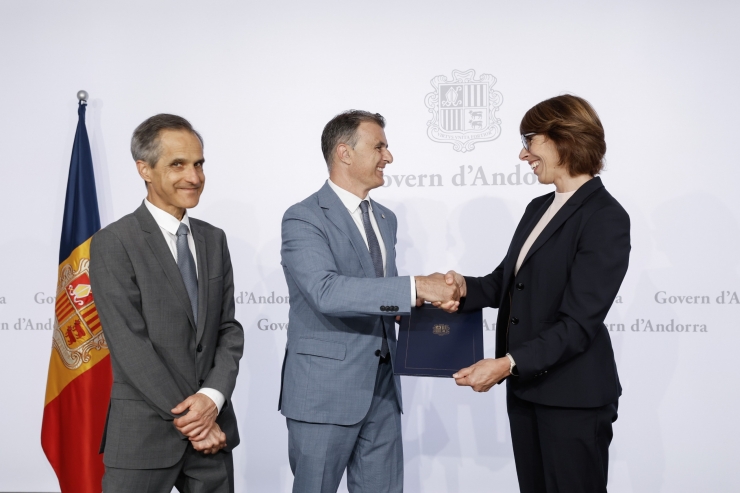 La signatura de l'acord que ha tingut lloc aquest dimarts entre Andorra Digital i Amazon Web Services.